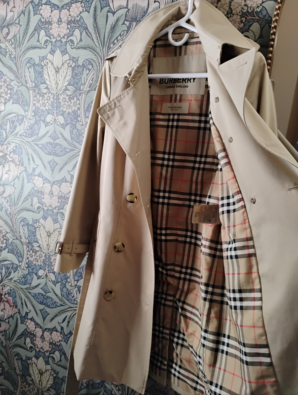 Burberry Beige Double-Breasted Trench Coat, Mid length, Chelsea Size US 6 - Picture 4 of 16